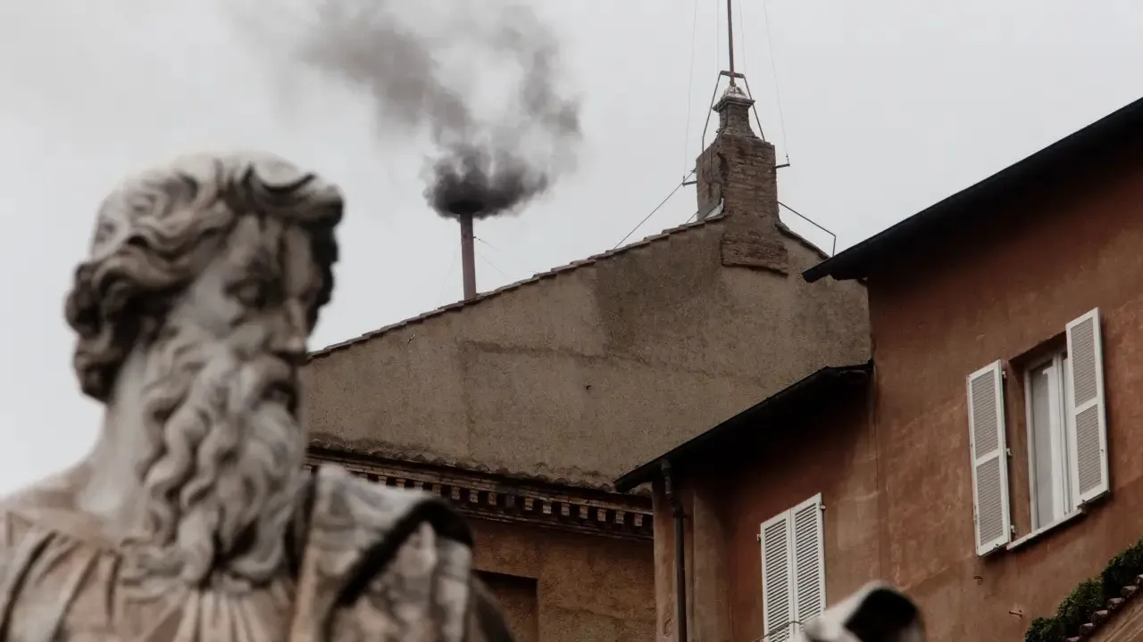 Primeiro dia de conclave termina sem a escolha do novo papa