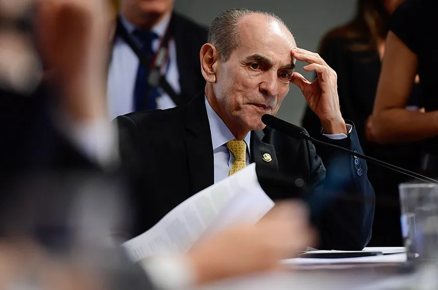 CCJ adia votação de PEC que acaba com reeleição para cargos do Executivo