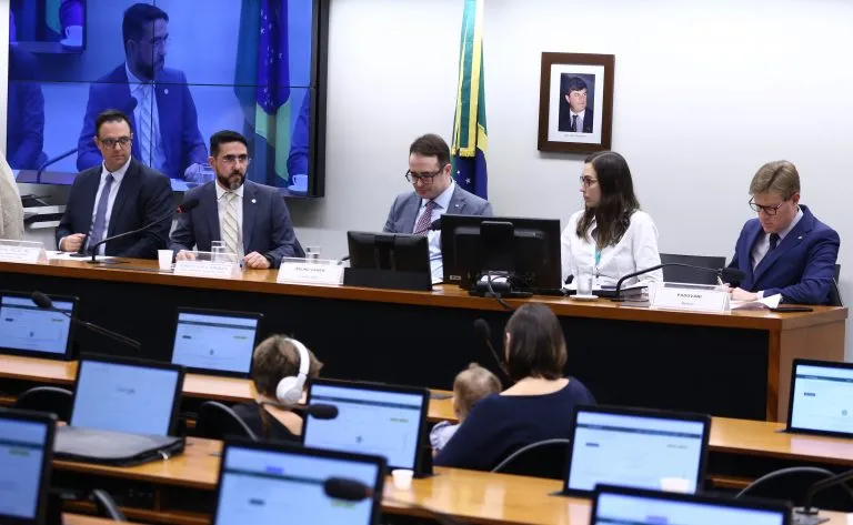 Deputados se dizem preocupados com impactos da suspensão da Voepass para o país