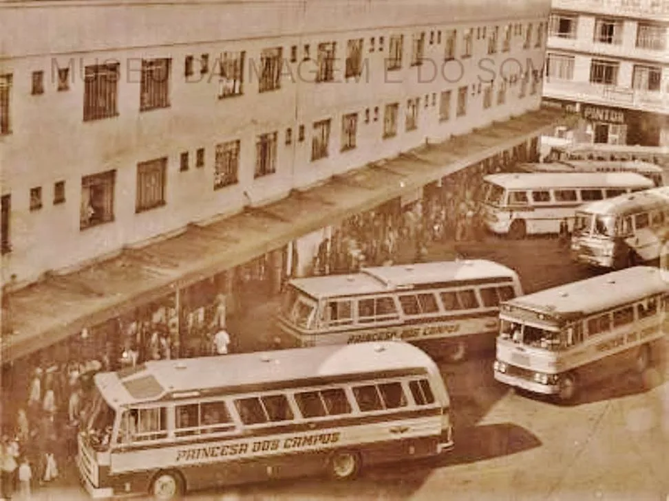 Saudade não tem idade: rodoviária movimentada em Cascavel