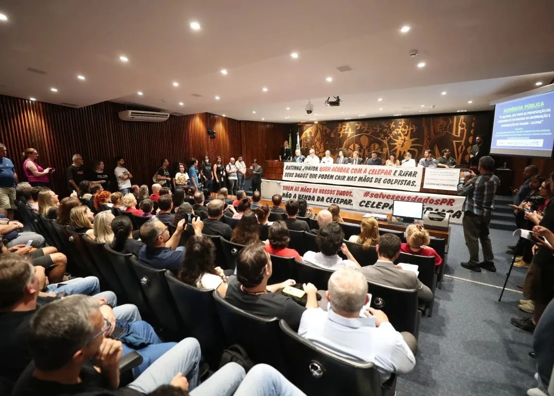 Trabalhadores da Celepar rejeitam PDV e ameaçam greve