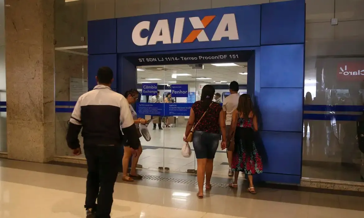 Caixa libera abono salarial para nascidos em maio e junho