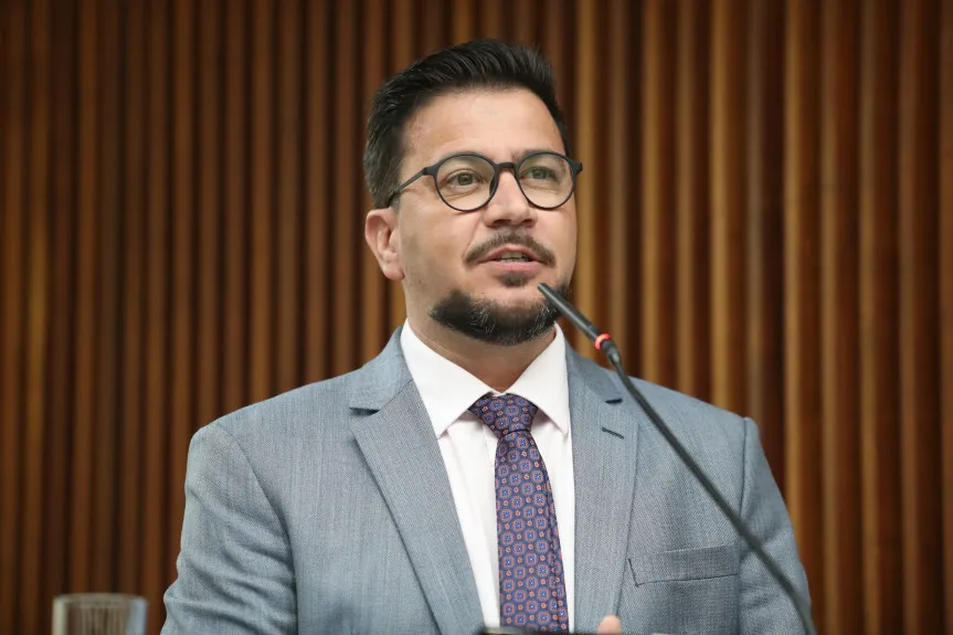 Em discurso no Plenário, líder da Oposição denuncia precarização dos serviços prestados pela Copel