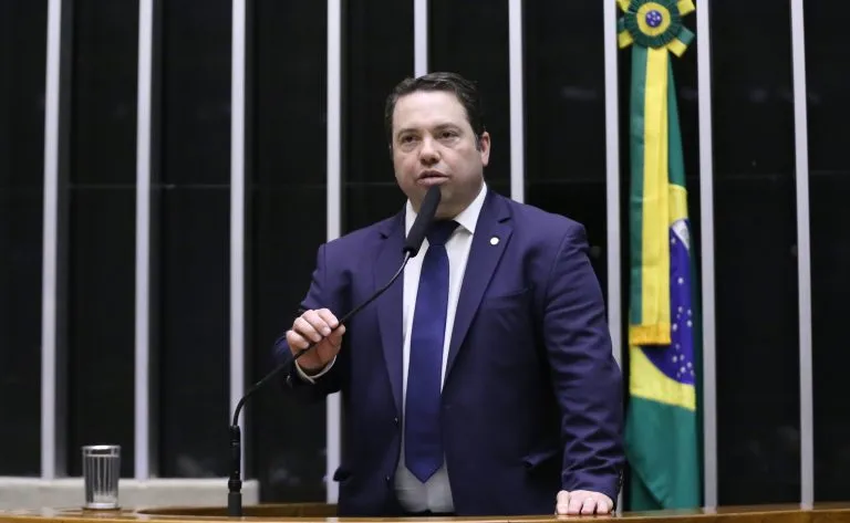 Projeto suspende resolução que incluiu MST em comitê do governo