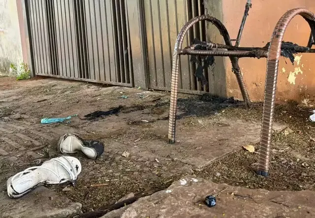 Em chamas, vizinhos assistem mulher morrer queimada em frente a casa do ex