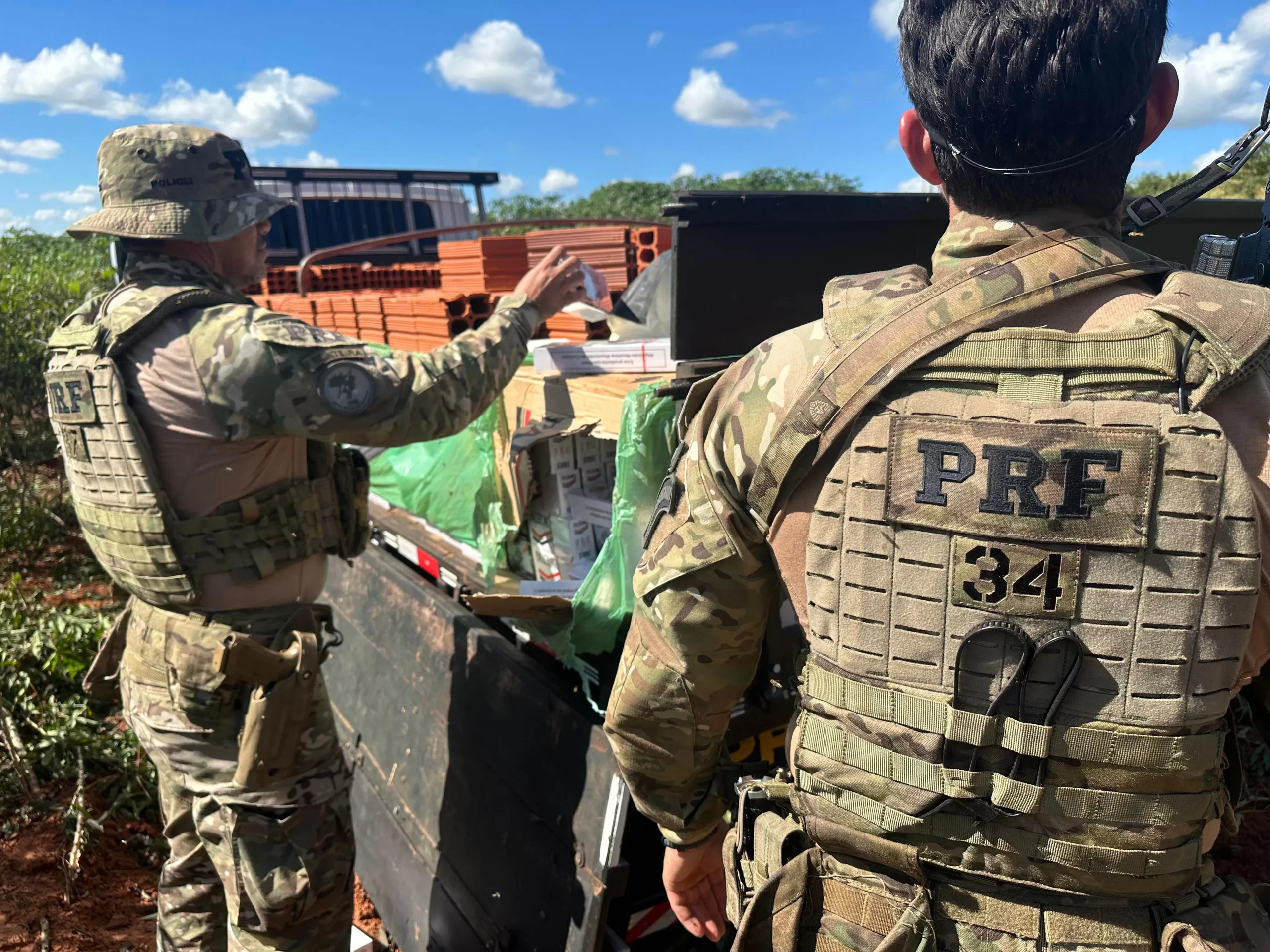 Falso carregamento de tijolos escondia 50 mil maços de cigarros contrabandeados