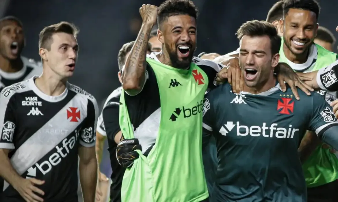 Vasco supera Operário nos pênaltis e segue vivo na Copa do Brasil