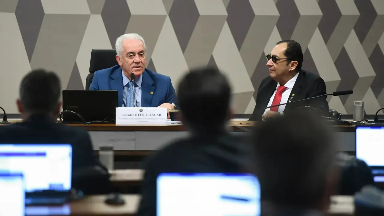 CCJ do Senado aprova PEC que extingue a reeleição em cargos executivos