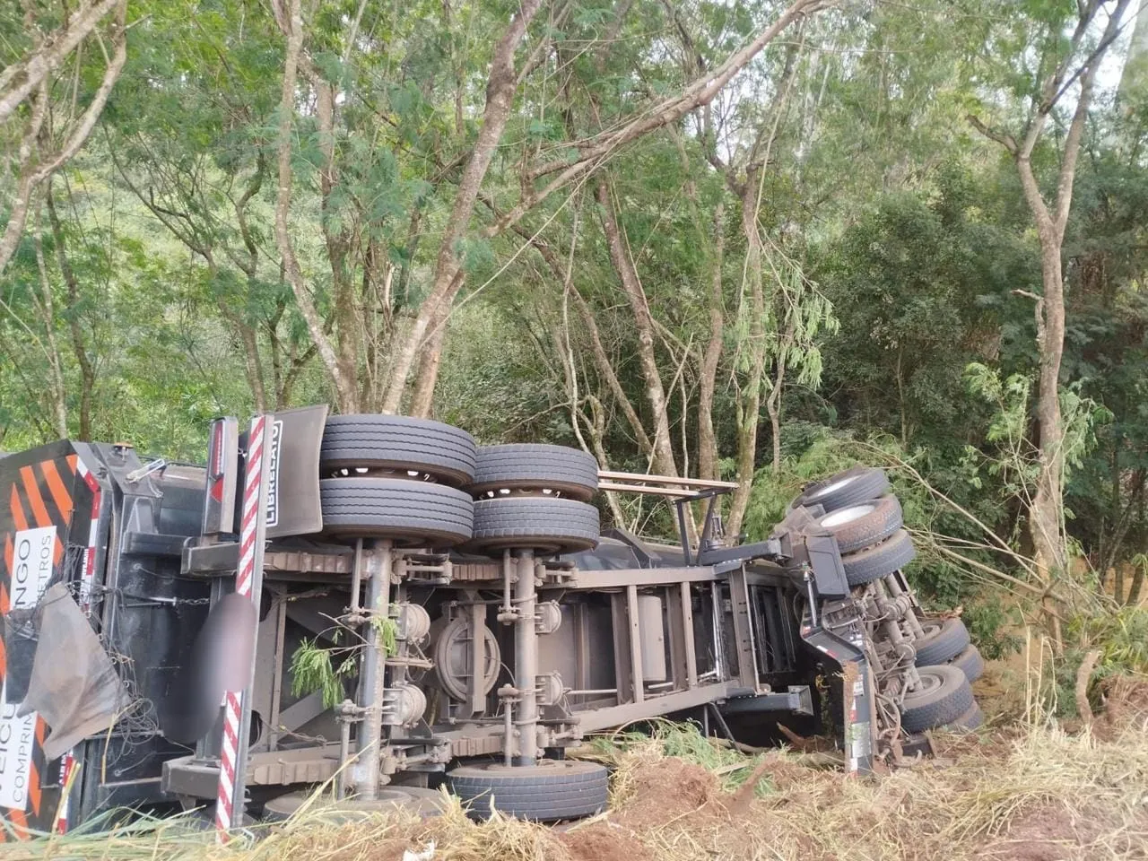 Carreta se desprende de caminhão e causa sinistro na PR-182 em Palotina