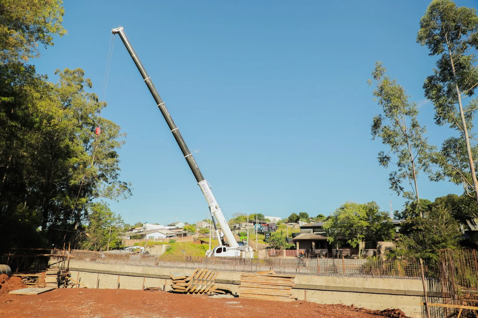 Nova Ponte do XIV de Novembro avança com içamento das vigas e já está 50% pronta