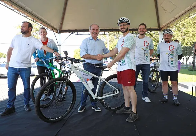 Prefeitura entrega bicicletas a servidores e reforça incentivo à qualidade de vida