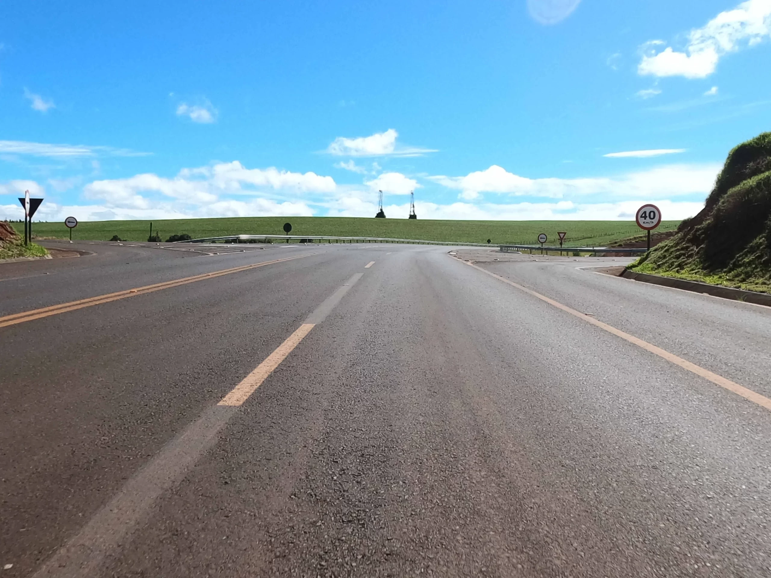 DER-PR informa: Rodovias estaduais apresentam tráfego normal neste domingo (25)