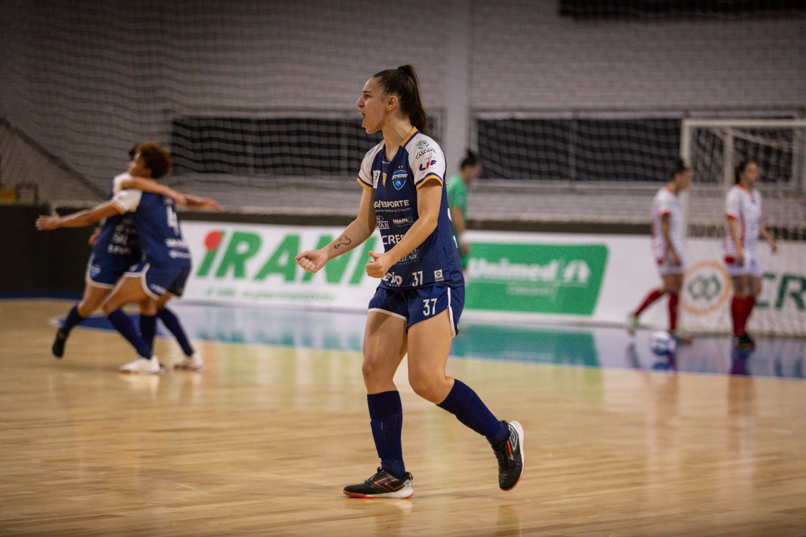 Stein Cascavel goleia ADTB e segue na ponta no Paranaense de Futsal