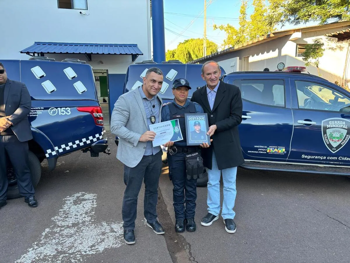 Policial Municipal Mara Lúcia é homenageada como destaque do mês de maio