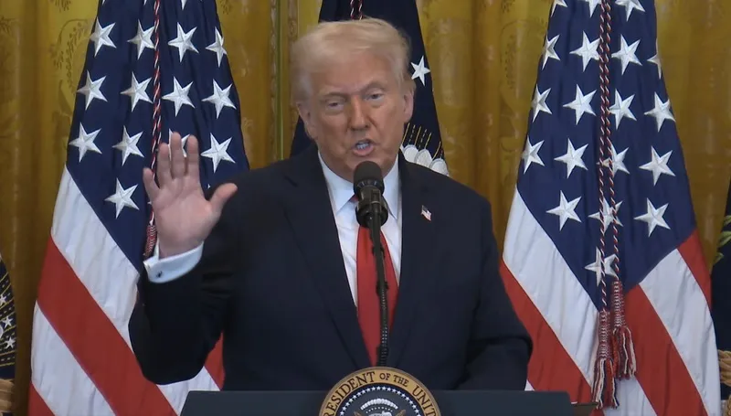 Trump pressiona Irã por acordo nuclear e alerta para novos ataques de Israel