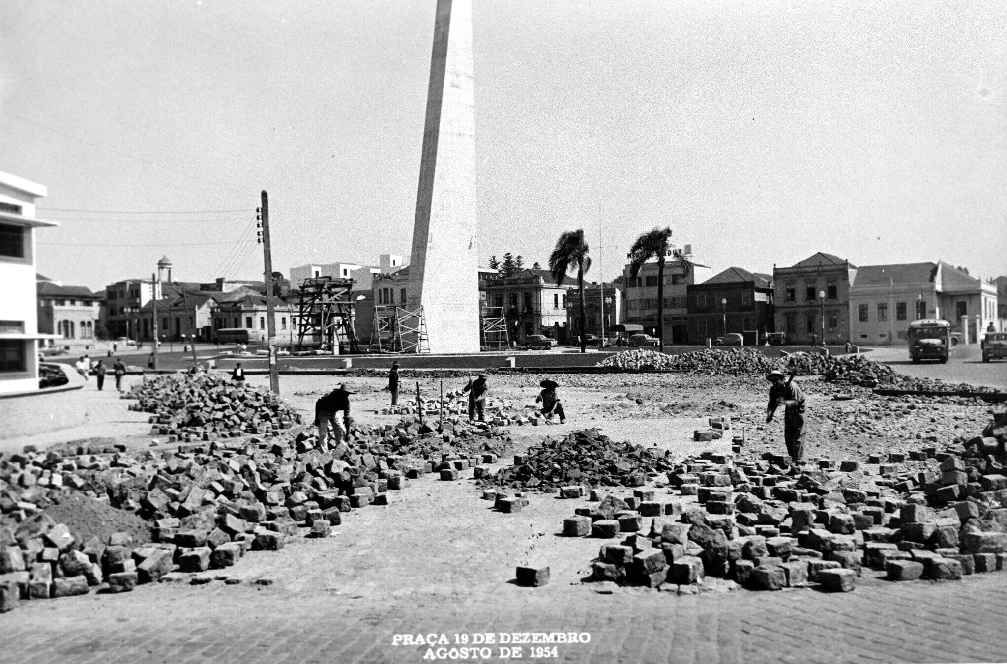 Saudade não tem idade: Praça 19 de Dezembro em Curitiba – 1954