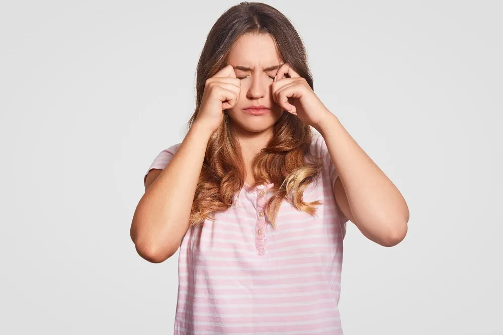 Ceratocone: doença ocular que começa com coceira nos olhos pode levar à necessidade de cirurgia