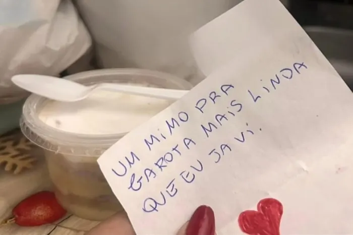 “Mimo para a mais linda”: adolescente morre após comer bolo de pote entregue com bilhete misterioso