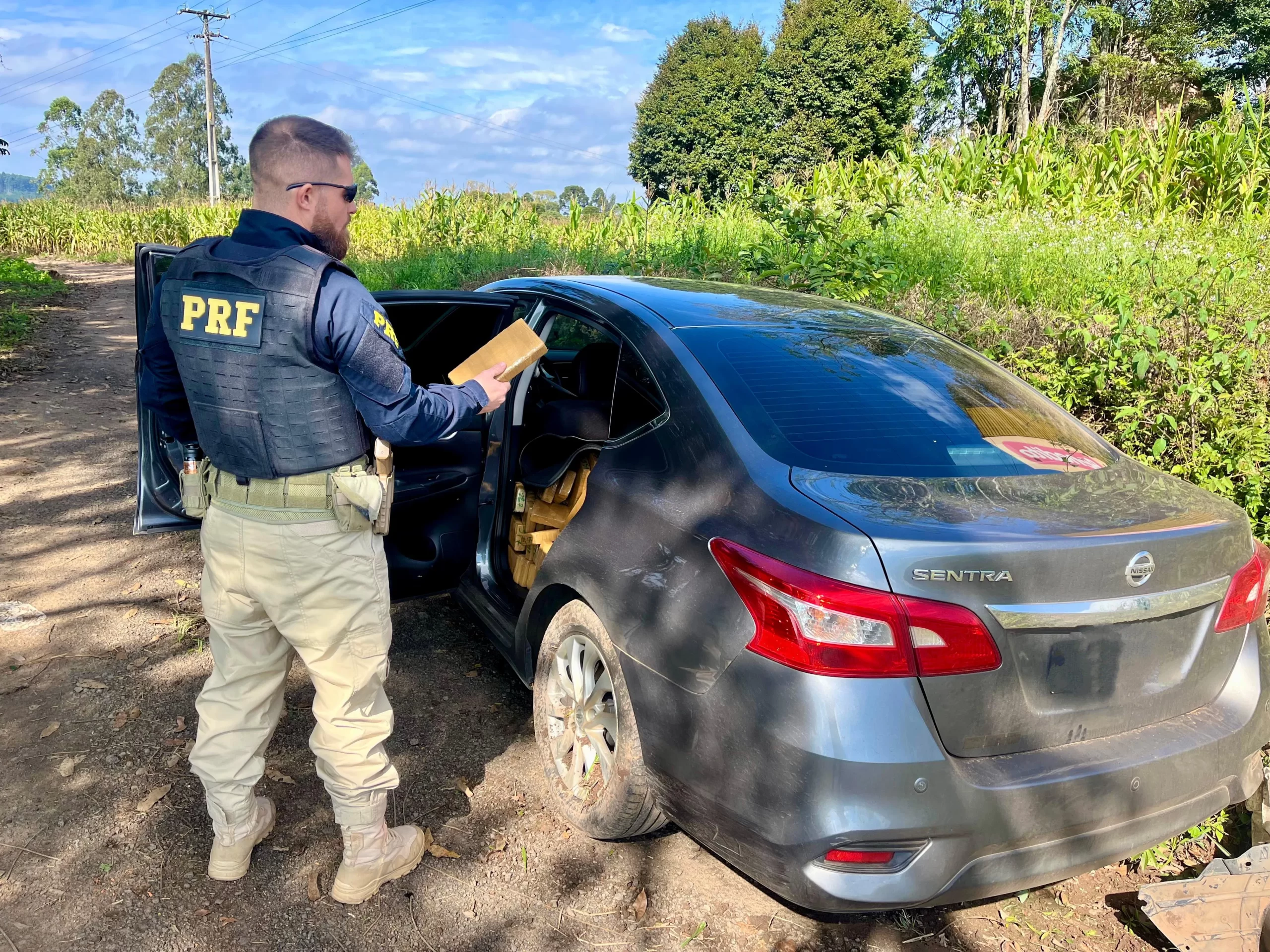 PRF apreende quase 200 quilos de maconha em veículo adulterado