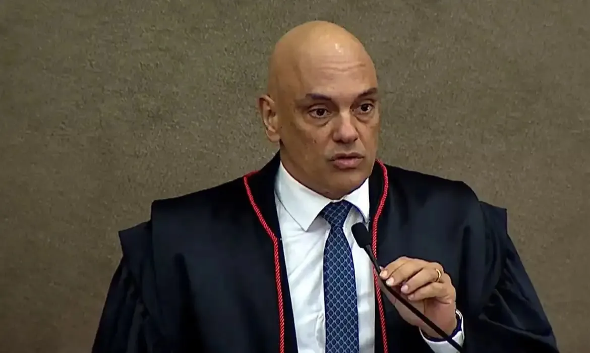 Moraes manda ouvir Mourão sobre ligação de Bolsonaro