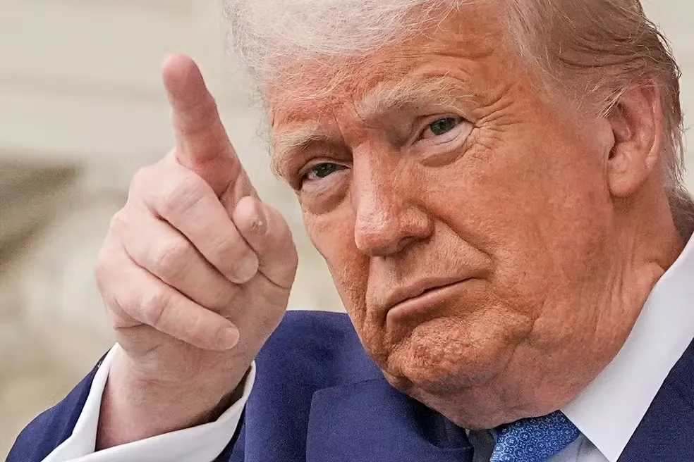 Trump barra entrada de cidadãos de 19 países e causa tensão global com nova medida migratória