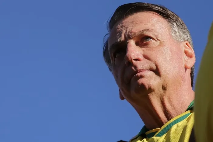 Defesa de Bolsonaro pede suspensão do processo sobre trama golpista e questiona acesso a provas