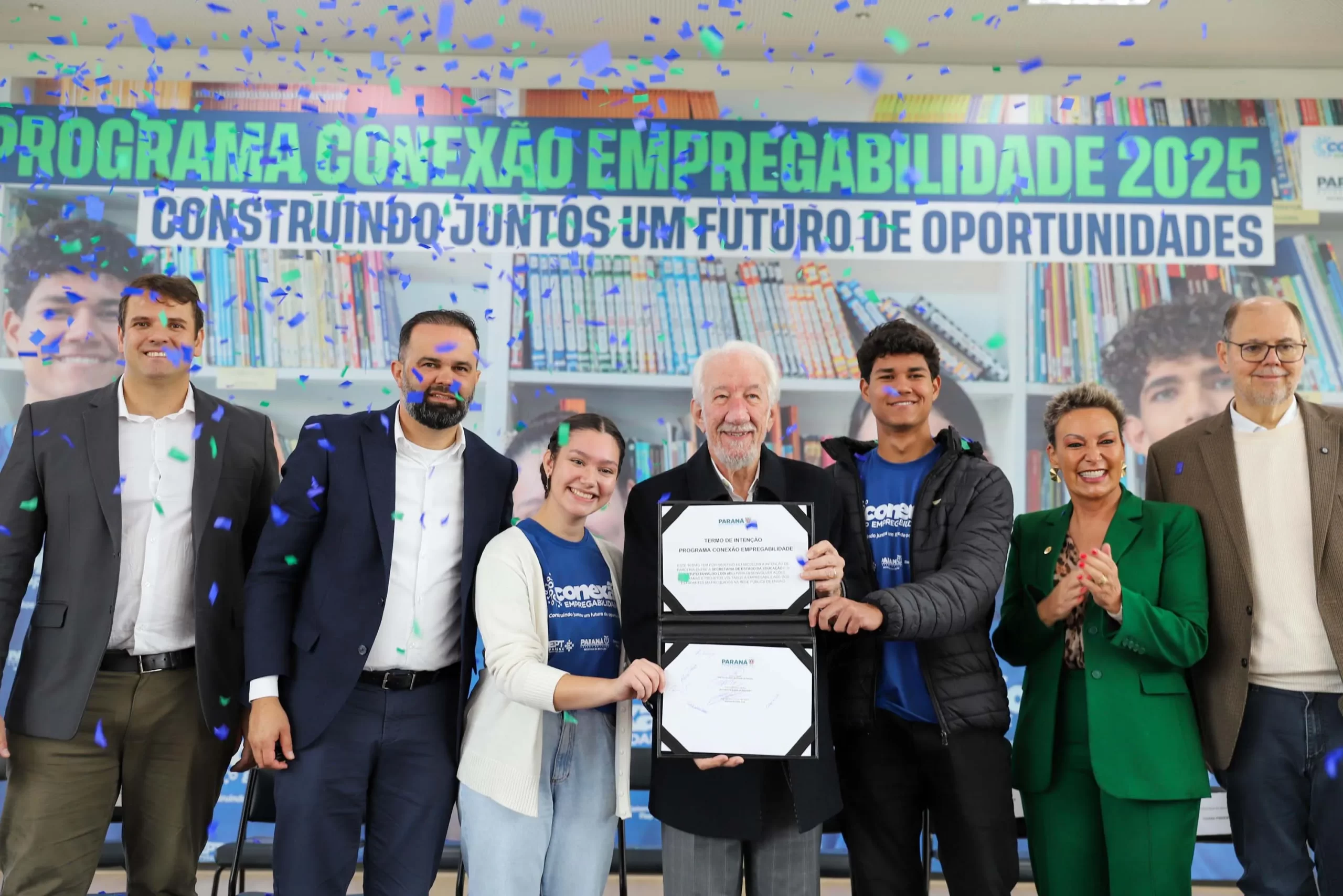 Estado aproxima escolas e empresas para criar 40 mil vagas de estágio em 2025