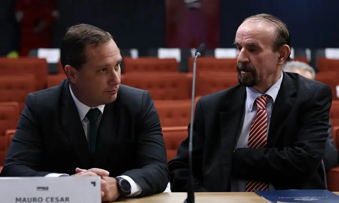 Cid confirma que Bolsonaro presenciou apresentação de minuta golpista