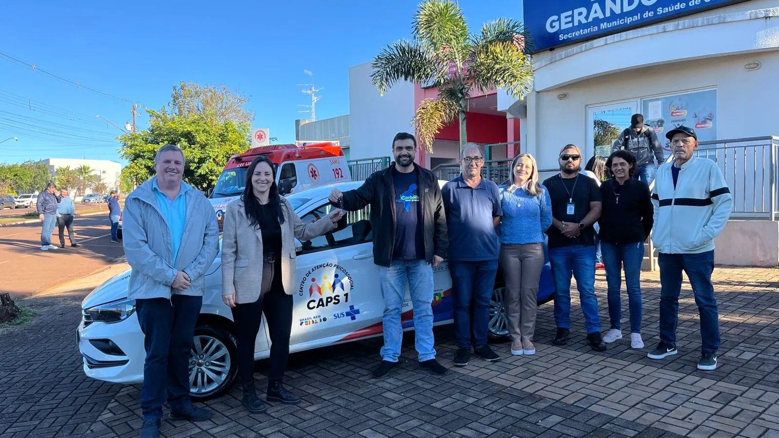 Corbélia recebe novo veículo para o CAPS I e ambulância para o SAMU