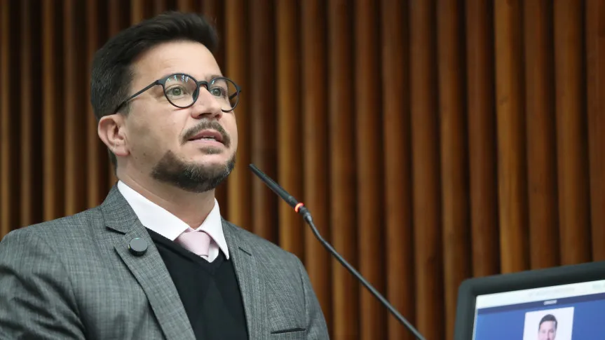 Líder da Oposição volta a cobrar explicações do Poder Executivo sobre contratos firmados com a Fapec