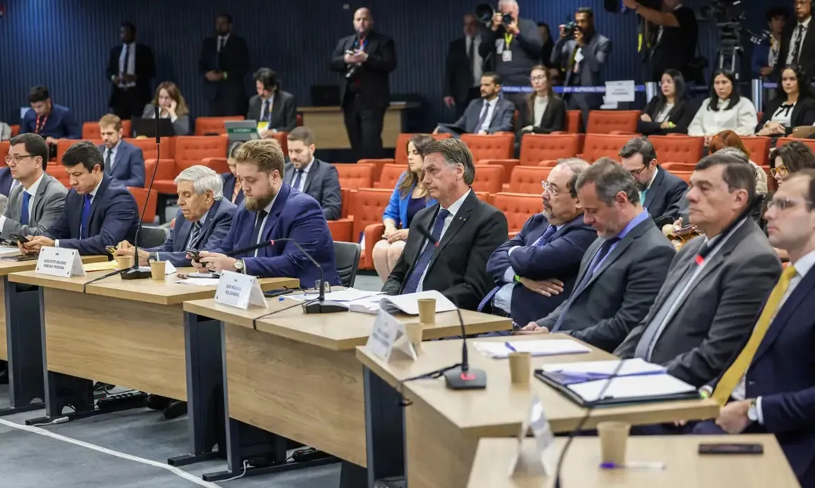 Moraes nega pedido de Bolsonaro para exibir vídeos em interrogatório