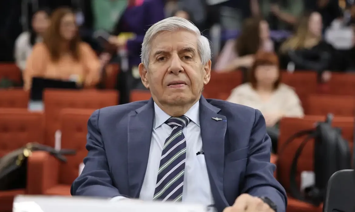 Ex-chefe do GSI, general nega envolvimento em suposto plano golpista