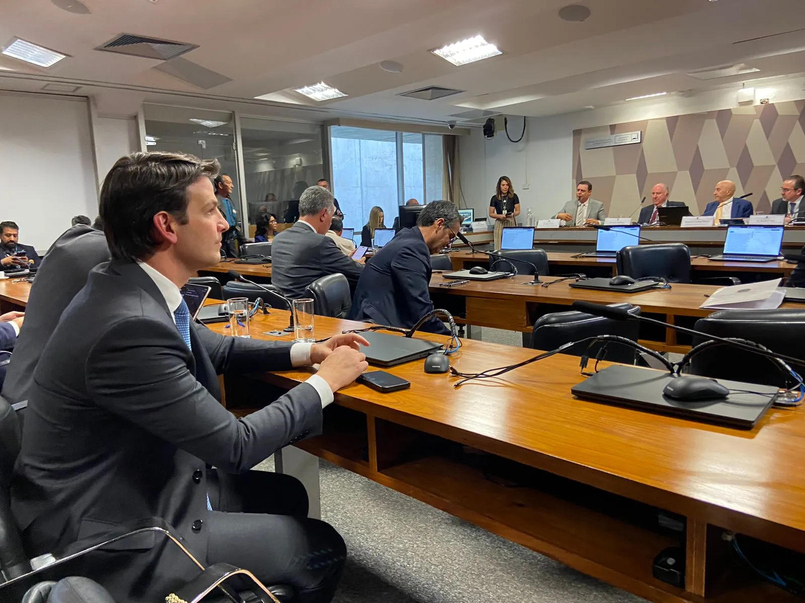 Prefeito de Curitiba defende municípios na Reforma Tributária e subsídio federal ao transporte gratuito de idosos