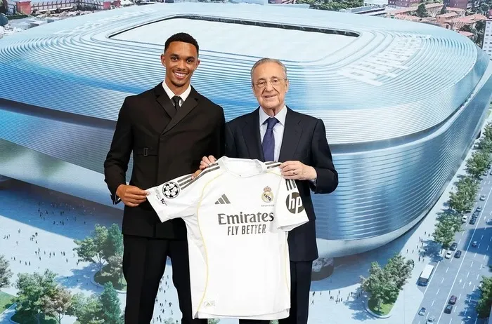 Alexander-Arnold é apresentado no Real Madrid