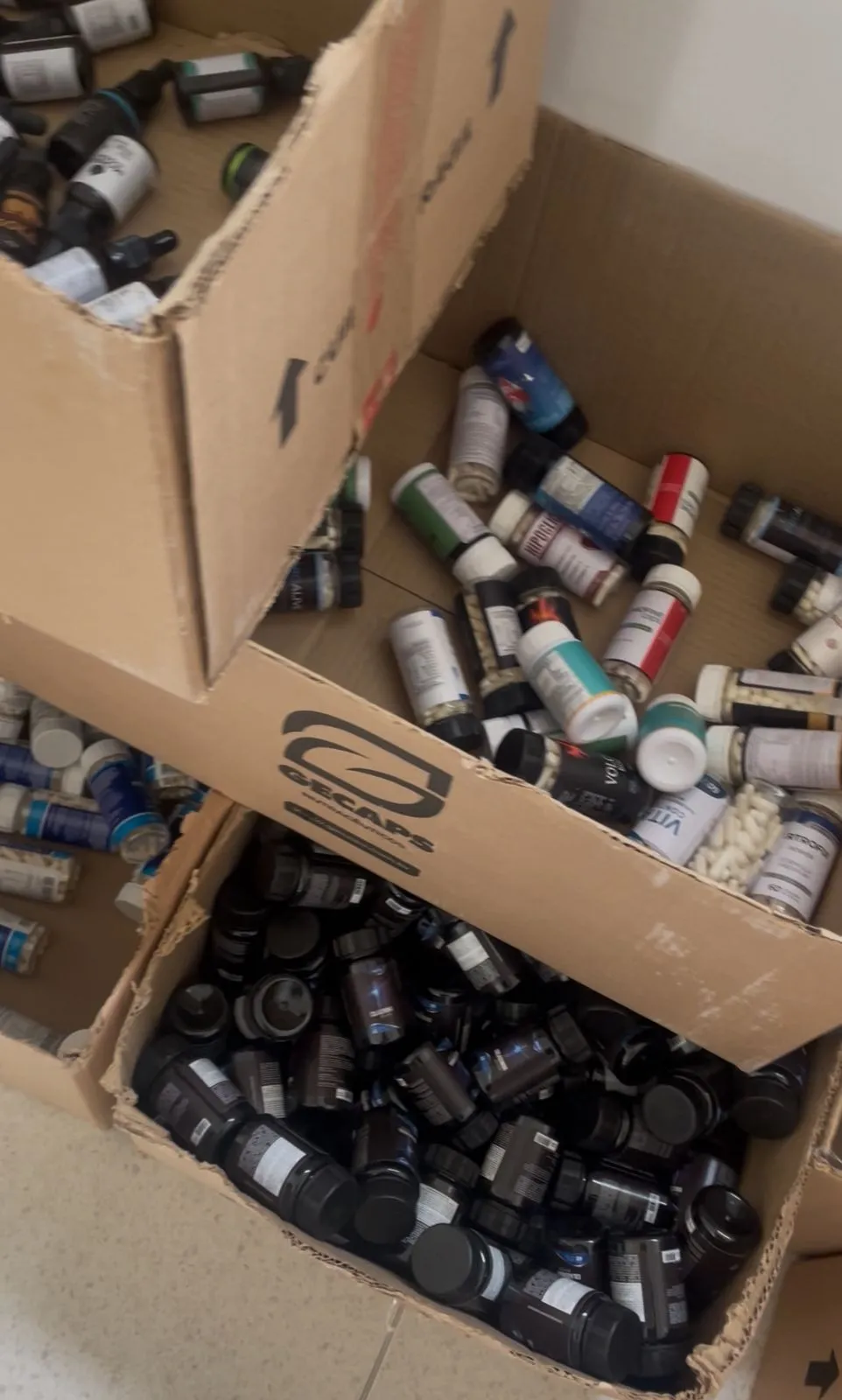 Polícia apreende 4 mil suplementos nutricionais falsificados e prende homem na RMC
