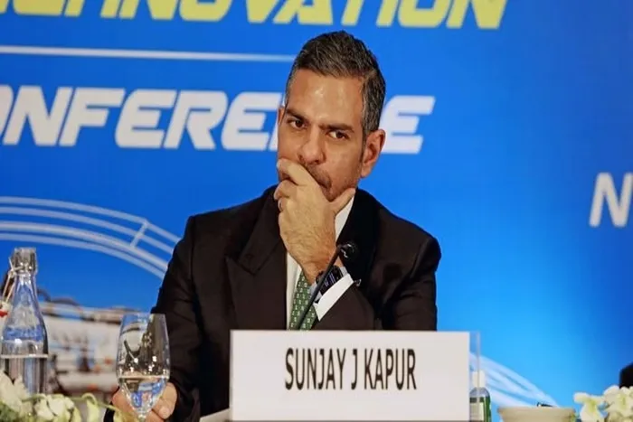 Bilionário amigo do príncipe William morre após engolir abelha durante partida de polo