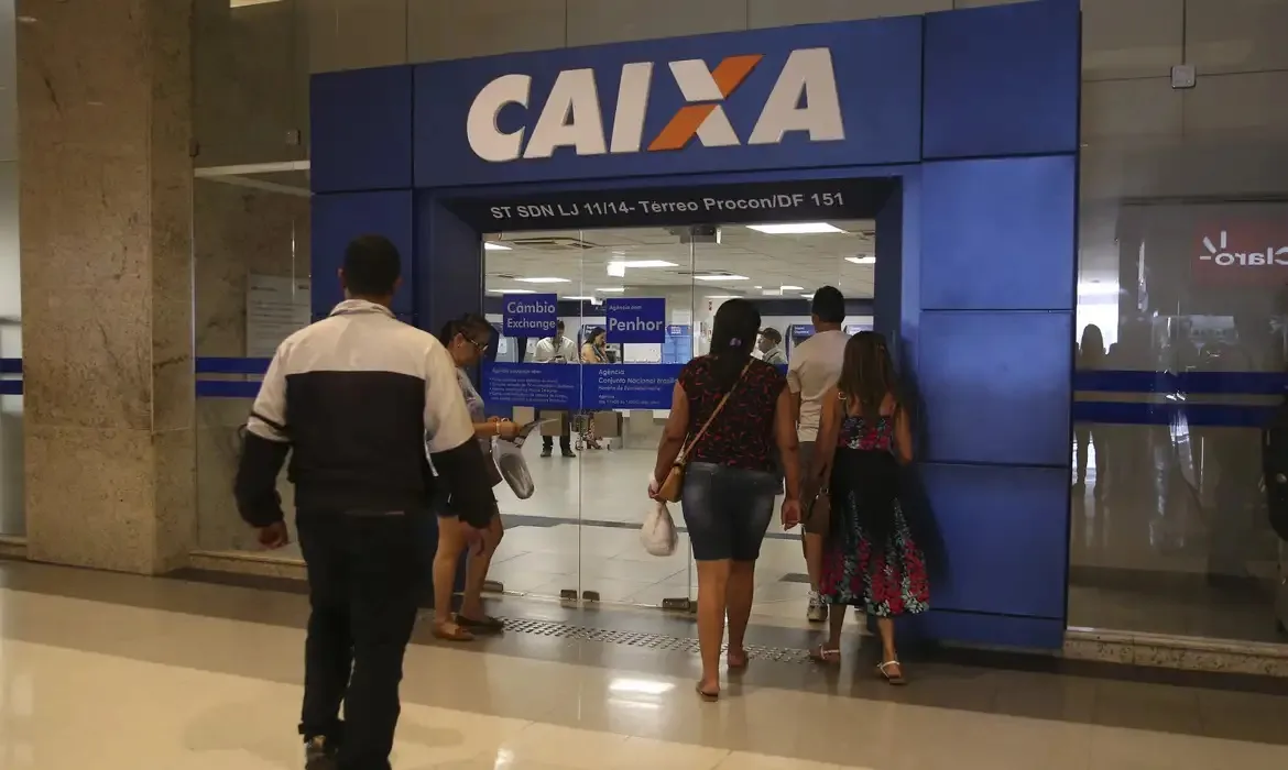 Caixa libera abono salarial para nascidos em julho e agosto