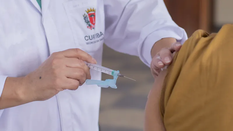 Atitudes simples afastam risco de infecções respiratórias no frio, orienta a Saúde de Curitiba