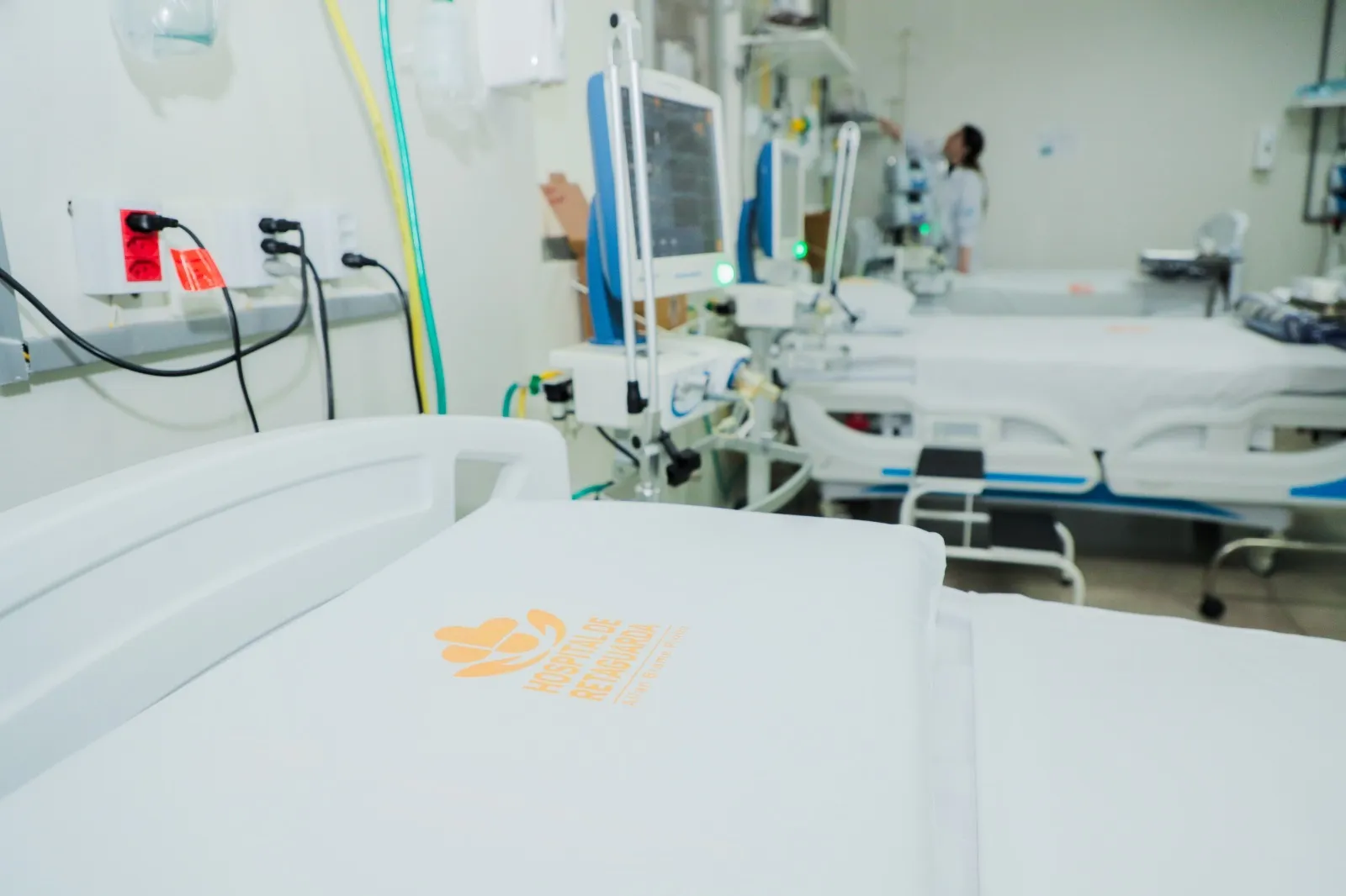 Hospital de Retaguarda ativa 4 dos  8 novos leitos de UTI  repassados pelo governo