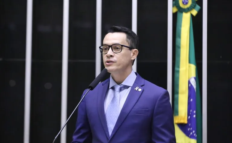 Comissão aprova projeto que facilita acesso de pessoas com deficiência a remédios à base de canabidiol