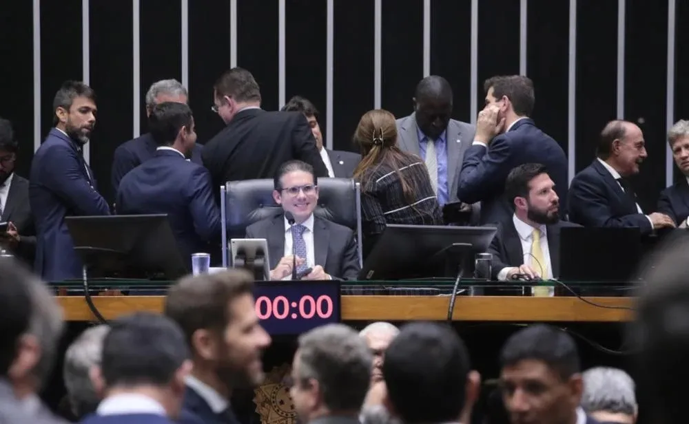 Câmara aprova urgência de projeto que derruba mudanças no IOF