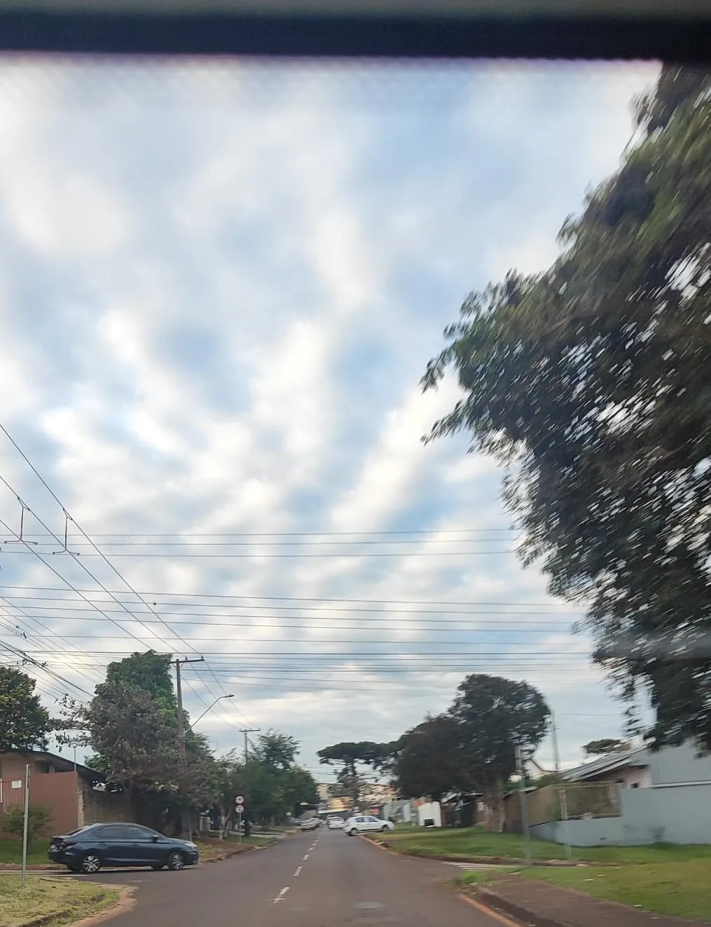 Quarta-feira de céu aberto e ventos fortes em Cascavel