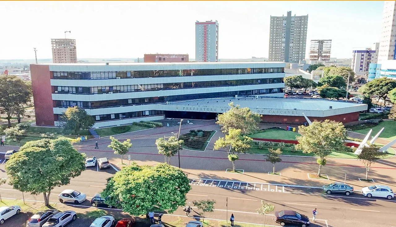 TCE-PR suspende contratação emergencial de Cascavel para limpeza e coleta de lixo