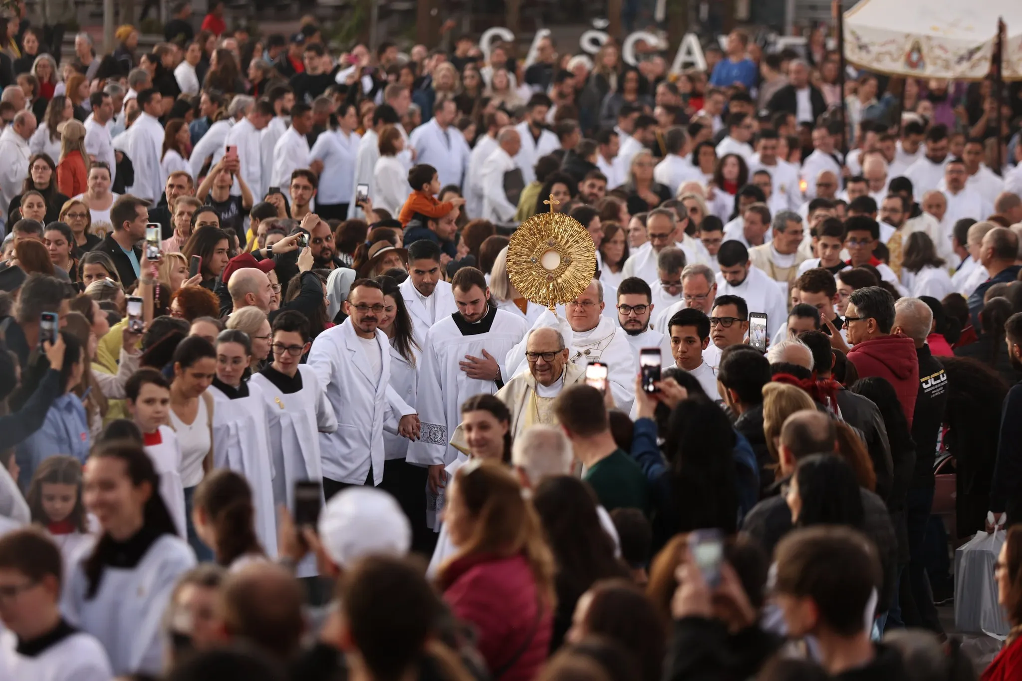 Corpus Christi: Tradição e fé com tapetes coloridos  vão mudar a Avenida Brasil
