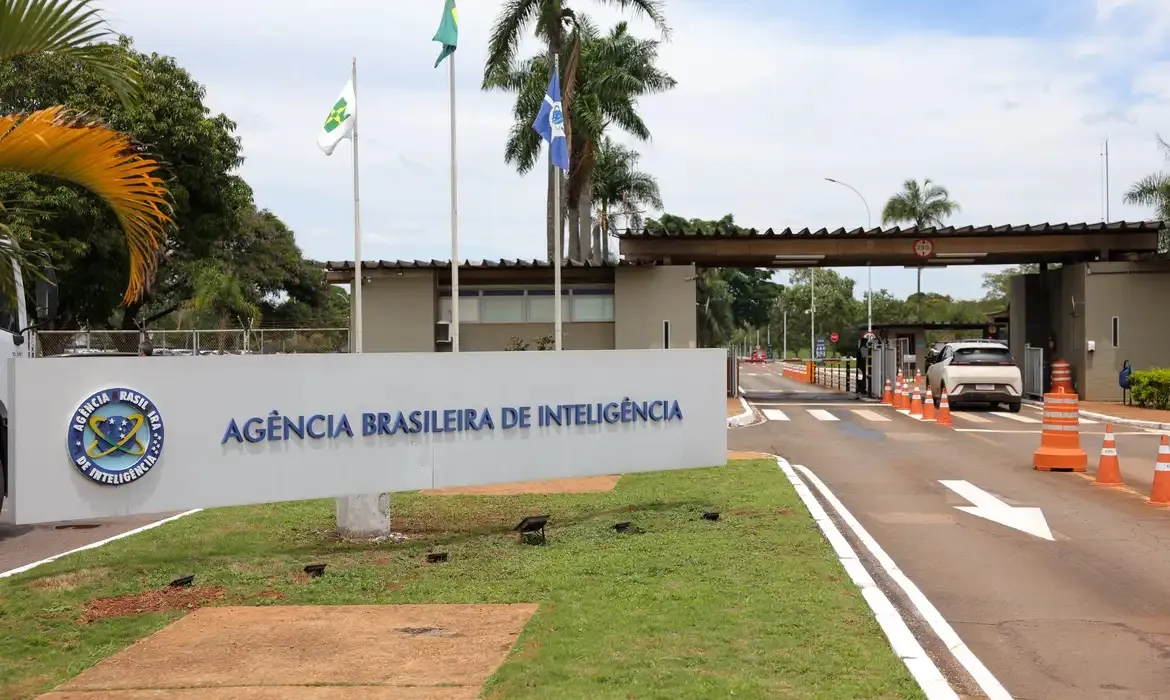 PF indicia Carlos Bolsonaro e Ramagem no inquérito da “Abin Paralela”