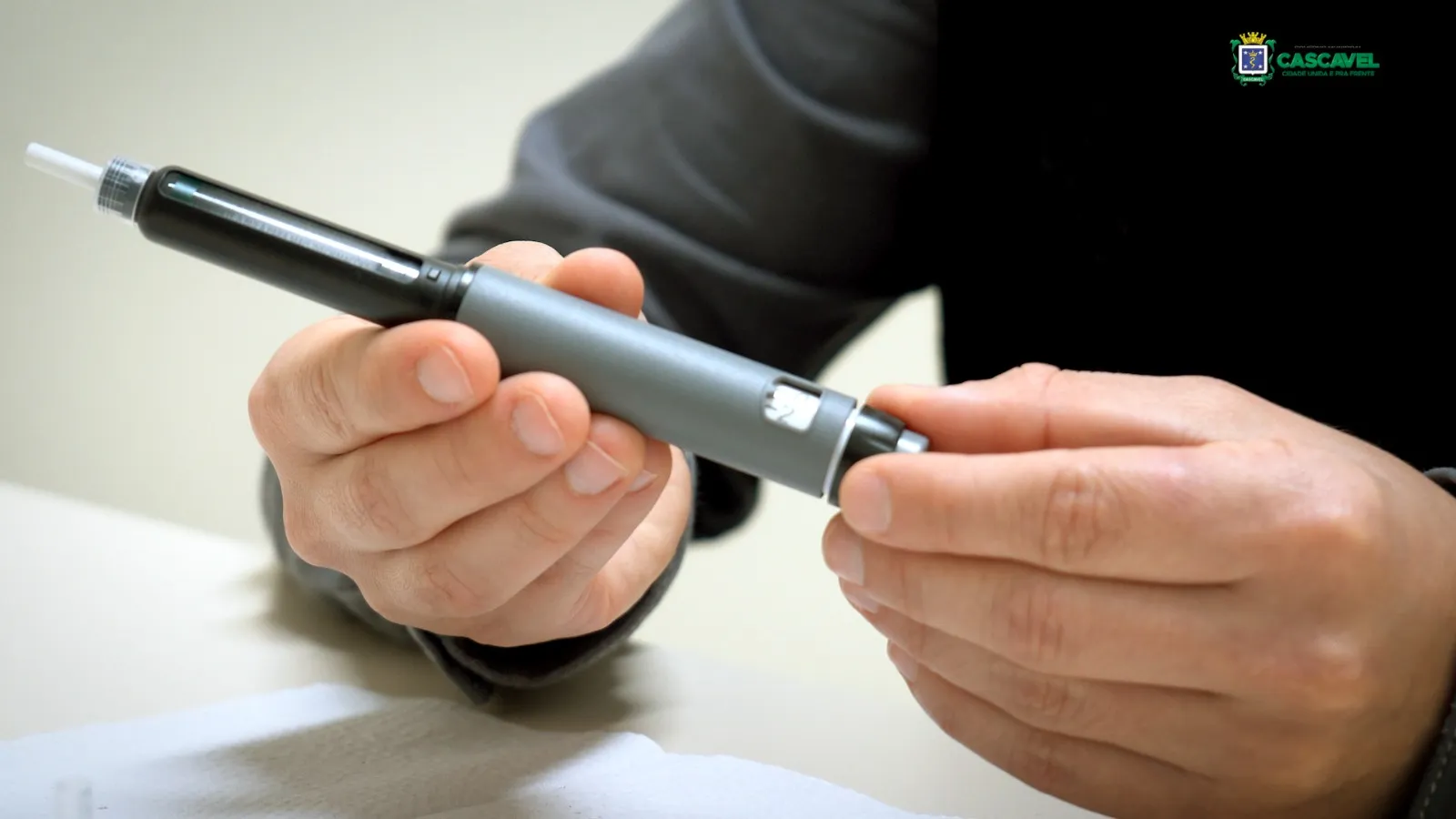 Saúde orienta passo a passo de como utilizar nova caneta de insulina reutilizável