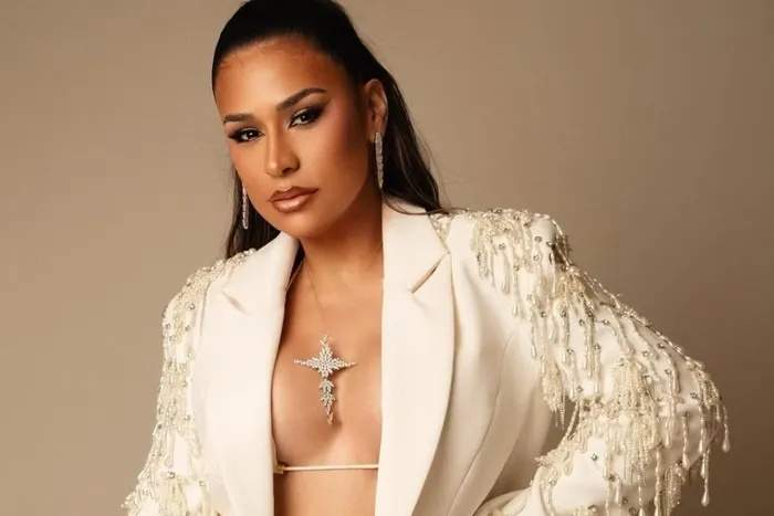 Simone Mendes se emociona ao reencontrar a avó de 92 anos na Bahia