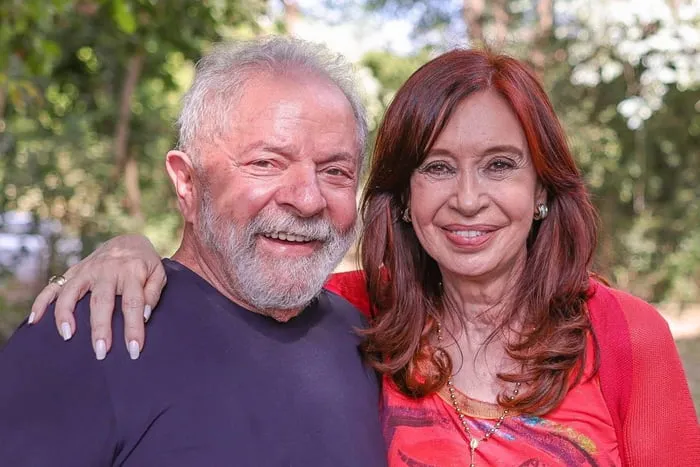 Lula revela que Cristina Kirchner chorou ao telefone após ser condenada por corrupção