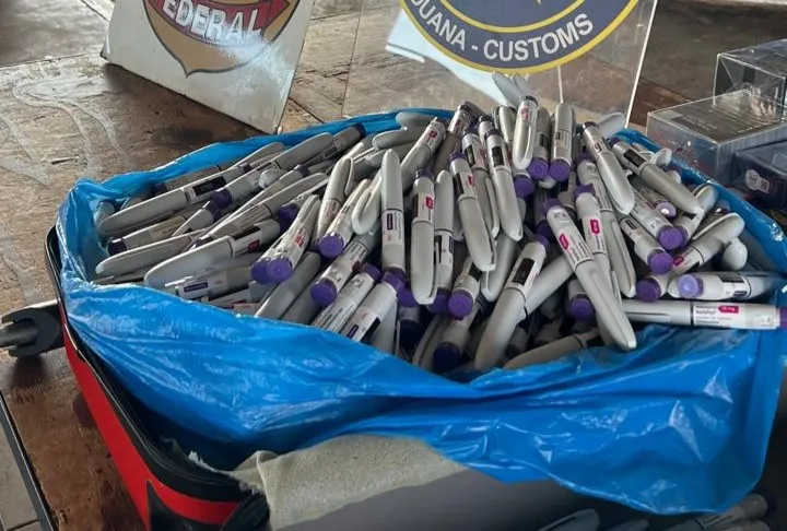 Receita e PF apreendem canetas de medicamento injetável usado para emagrecimento