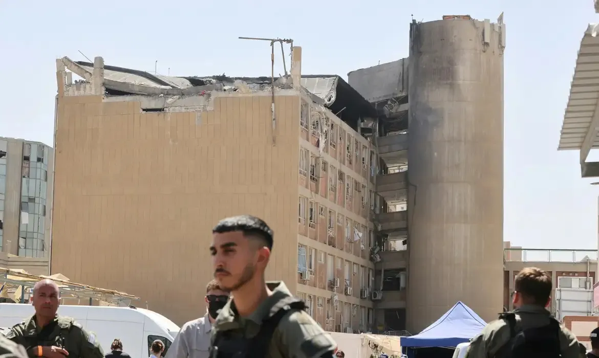 Israel ataca usina nuclear do Irã; míssil atinge hospital em Israel